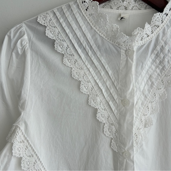 Elegant White Lace Trim Blouse - Picture 2 of 4